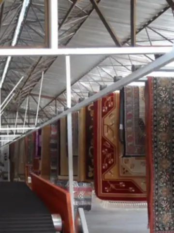 Halı yıkama tesisindeki yıkama hattı